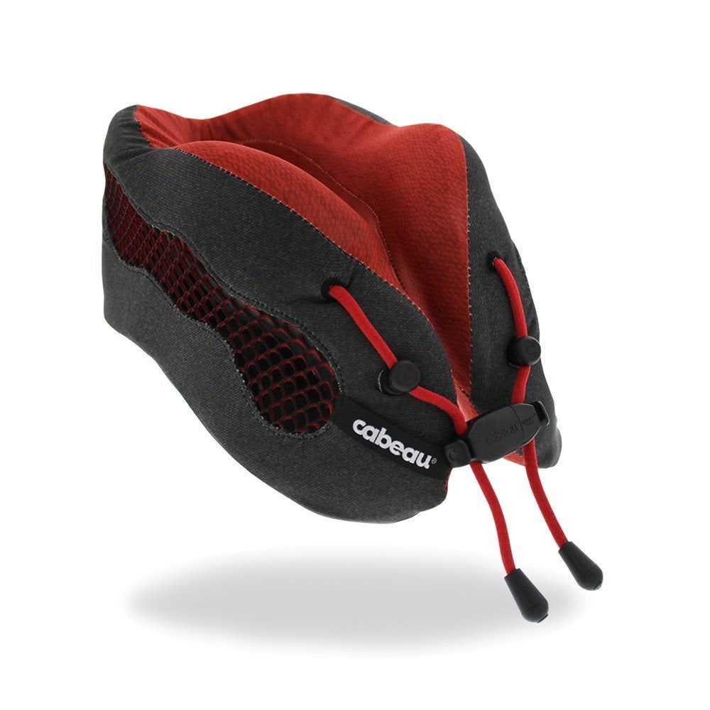 Cabeau Cool Evolution Pillow Red (incl. oordopjes) Nekkussen - Reisartikelen-nl