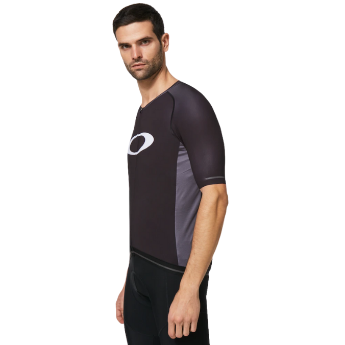 Oakley Icon Jersey 2.0 - Blackout Medium Fietsshirt en Jack - Reisartikelen-nl