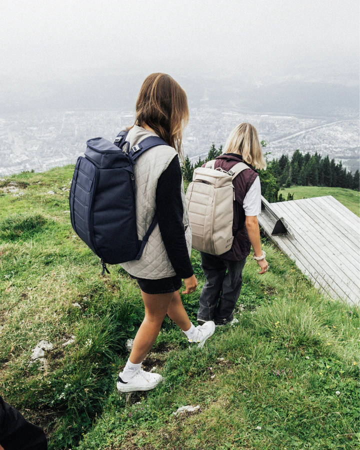 DB Journey Hugger Backpack - 30L - Sand Grey Rugzak - Reisartikelen-nl