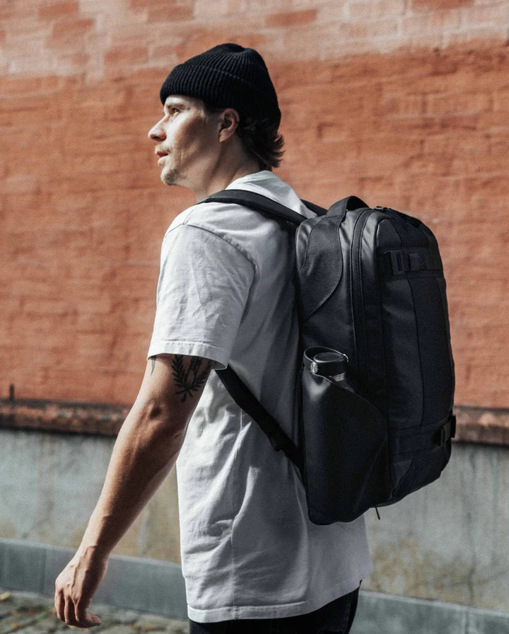 DB Journey Skateboarding Daypack - 20L - Black Out Handbagage Rugzak - Reisartikelen-nl